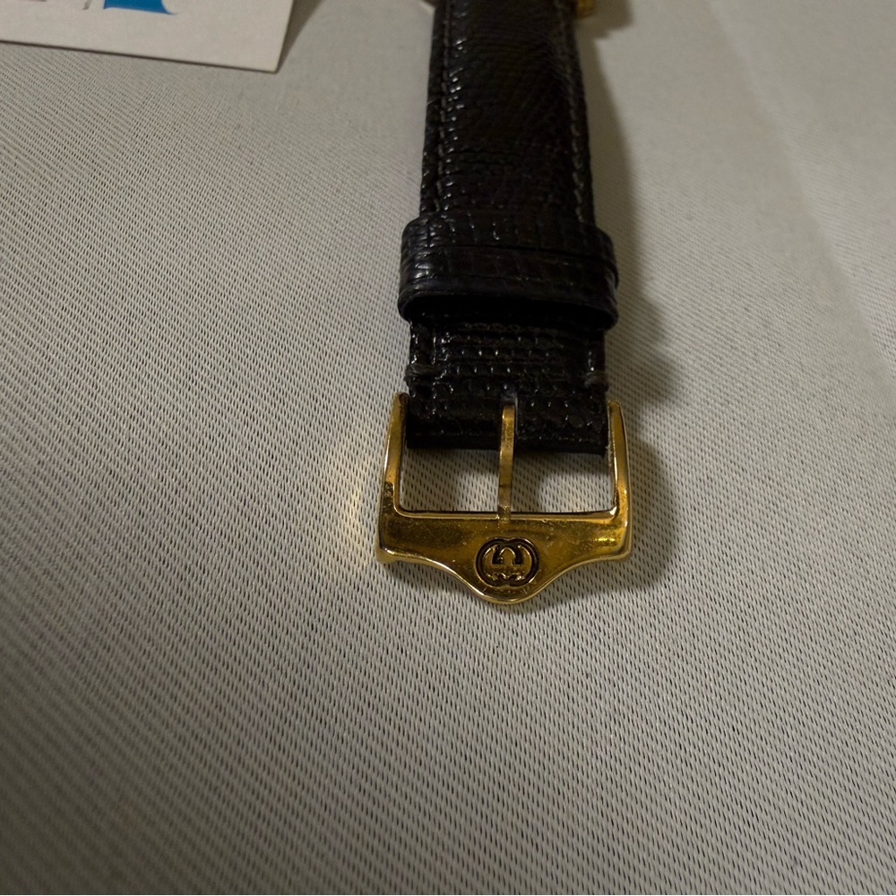Gucci 3000M Vintage Stripe Dial Watch (Red/Navy) w/ COA & Two Straps - Picture 3 of 7